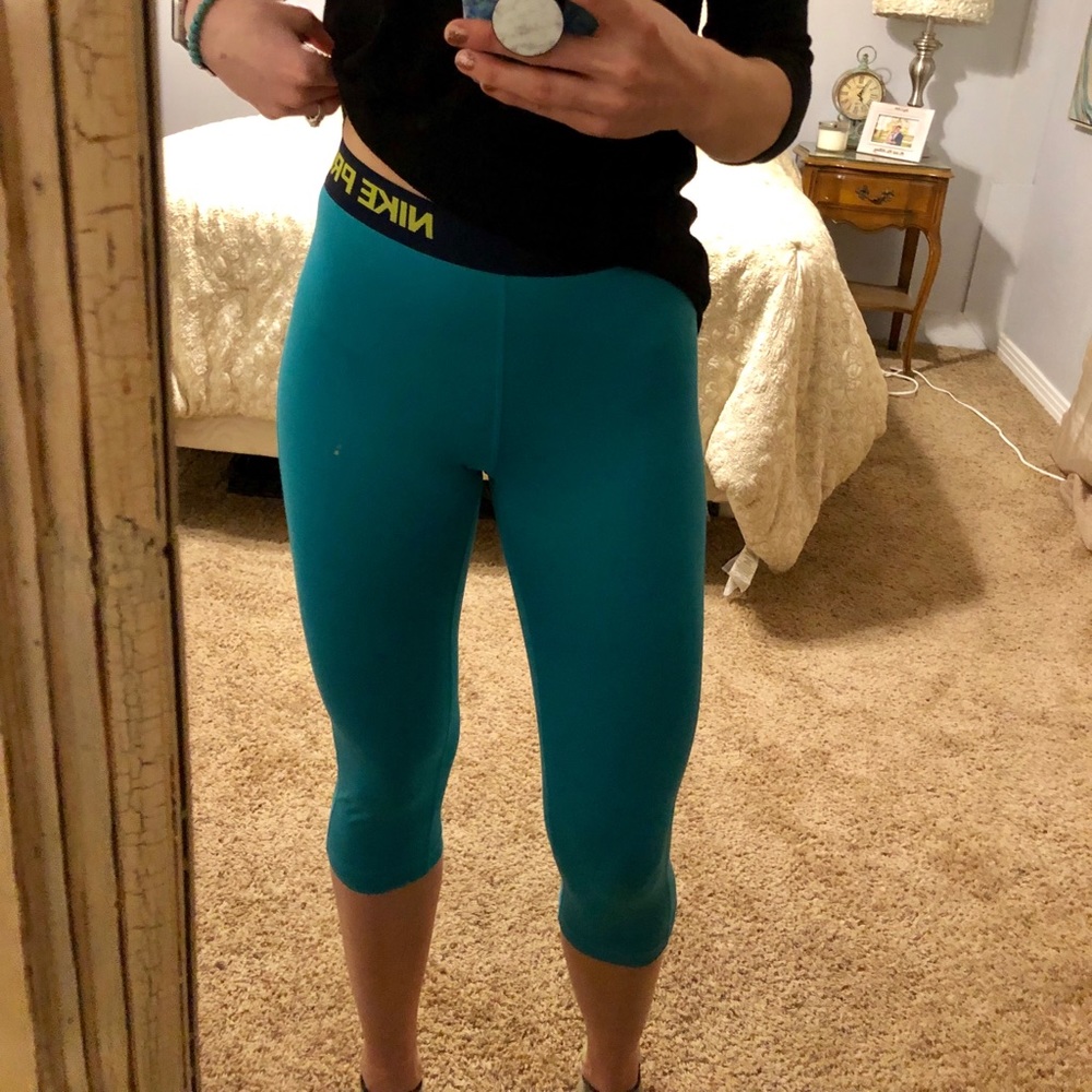 Nike pro running capris